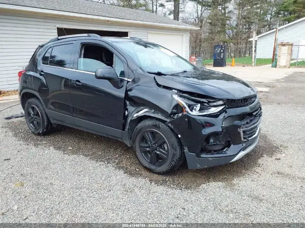 3GNCJPSB7JL332871 2018 CHEVROLET TRAX - Image 1