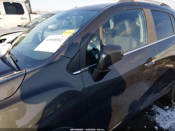 3GNCJPSB7JL368057 2018 CHEVROLET TRAX - Image 2