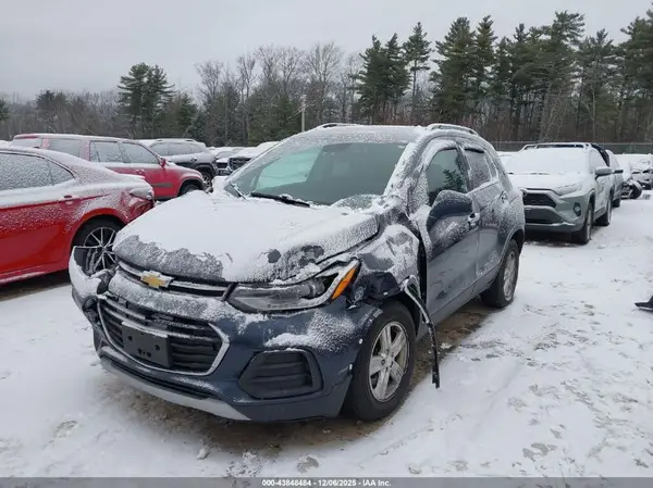 3GNCJPSB7JL405978 2018 CHEVROLET TRAX - Image 2