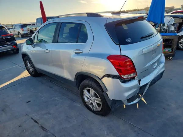 3GNCJPSB7KL216703 2019 CHEVROLET TRAX - Image 2