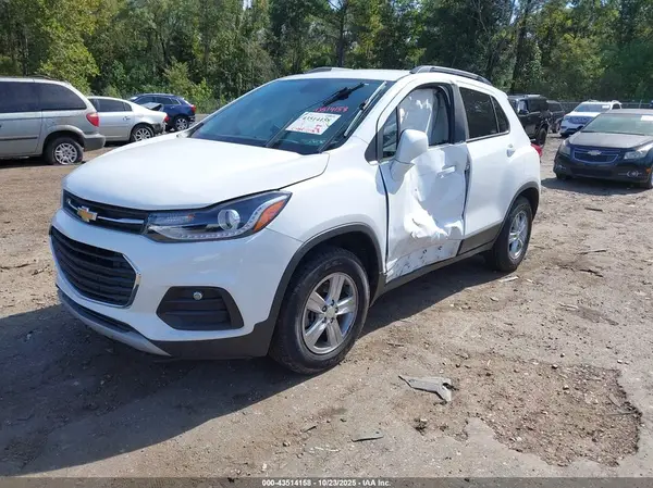 3GNCJPSB7KL220976 2019 CHEVROLET TRAX - Image 2