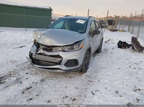 3GNCJPSB7KL260121 2019 CHEVROLET TRAX - Image 2