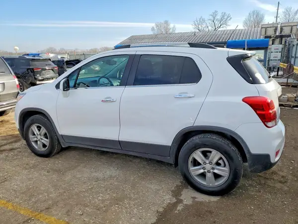 3GNCJPSB7KL332080 2019 CHEVROLET TRAX - Image 2