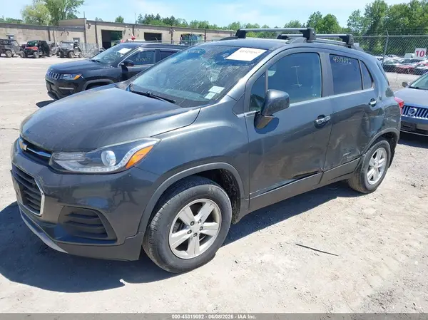 3GNCJPSB7KL345864 2019 CHEVROLET TRAX - Image 2