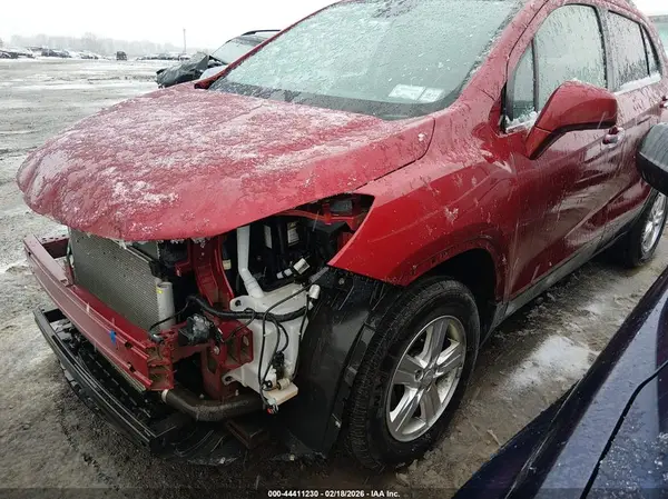 3GNCJPSB7KL356203 2019 CHEVROLET TRAX - Image 2