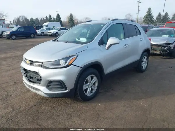 3GNCJPSB7KL358176 2019 CHEVROLET TRAX - Image 2