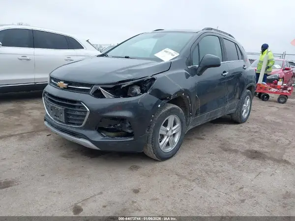 3GNCJPSB7LL119308 2020 CHEVROLET TRAX - Image 2