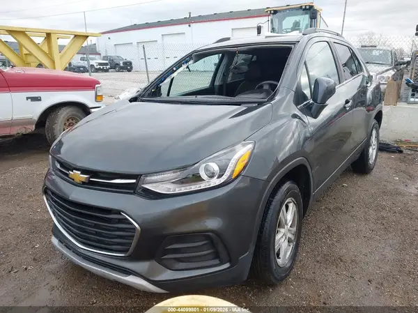 3GNCJPSB7LL124377 2020 CHEVROLET TRAX - Image 2