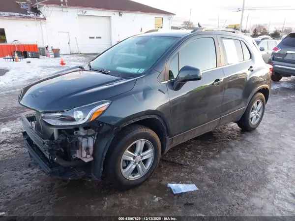 3GNCJPSB7LL178536 2020 CHEVROLET TRAX - Image 2