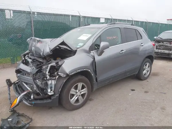 3GNCJPSB7LL178892 2020 CHEVROLET TRAX - Image 2