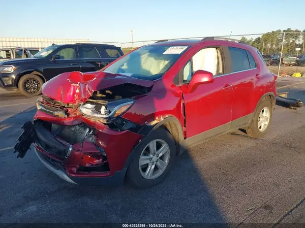3GNCJPSB7LL194512 2020 CHEVROLET TRAX - Image 2