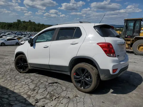 3GNCJPSB7LL196504 2020 CHEVROLET TRAX - Image 2