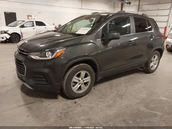 3GNCJPSB7LL198267 2020 CHEVROLET TRAX - Image 2