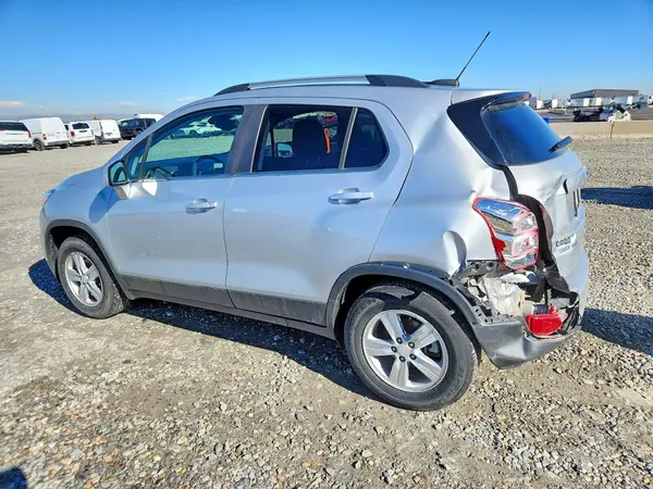 3GNCJPSB7LL203449 2020 CHEVROLET TRAX - Image 2