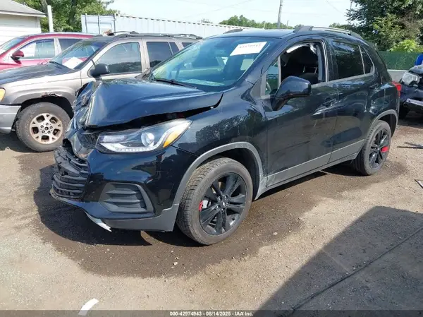 3GNCJPSB7LL308587 2020 CHEVROLET TRAX - Image 2