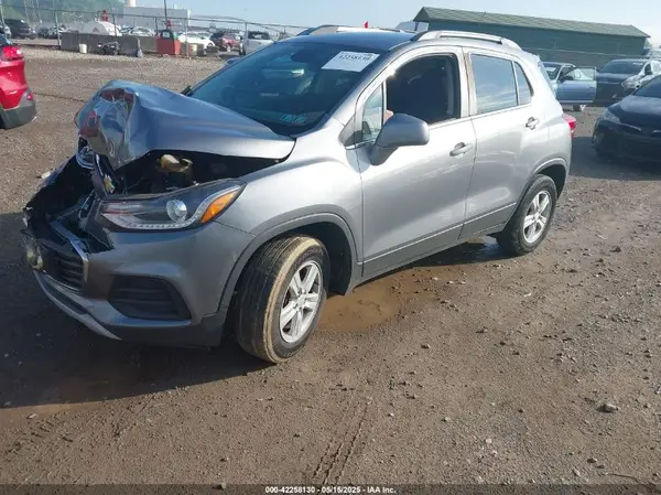3GNCJPSB7LL323025 2020 CHEVROLET TRAX - Image 2
