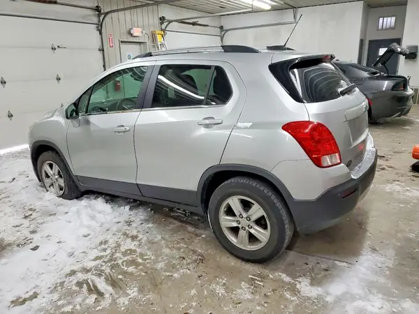 3GNCJPSB8GL211677 2016 CHEVROLET TRAX - Image 2