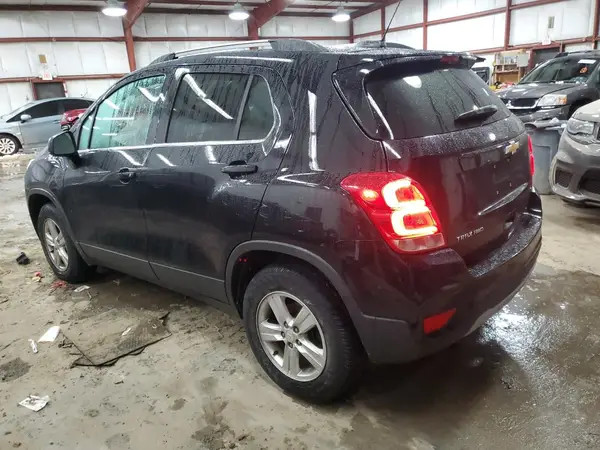 3GNCJPSB8HL143642 2017 CHEVROLET TRAX - Image 2