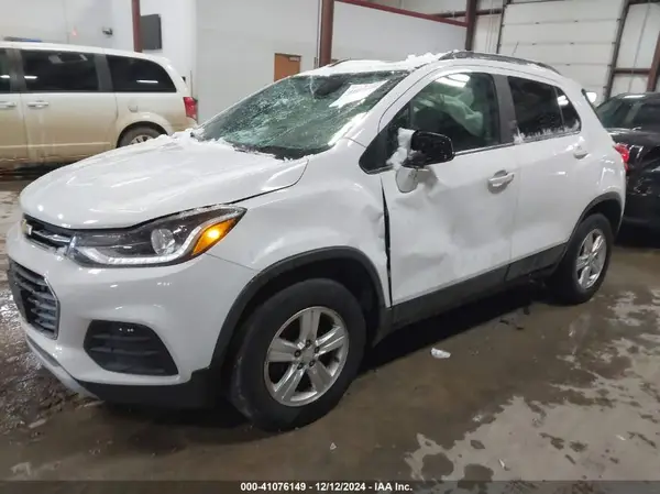 3GNCJPSB8HL147643 2017 CHEVROLET TRAX - Image 2