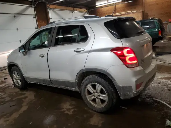 3GNCJPSB8HL226987 2017 CHEVROLET TRAX - Image 2