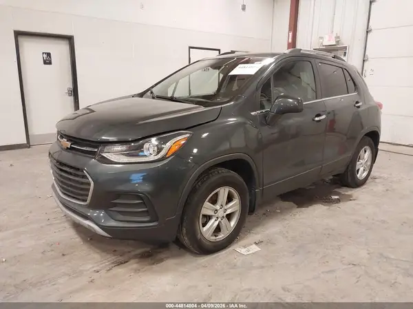 3GNCJPSB8HL252585 2017 CHEVROLET TRAX - Image 2