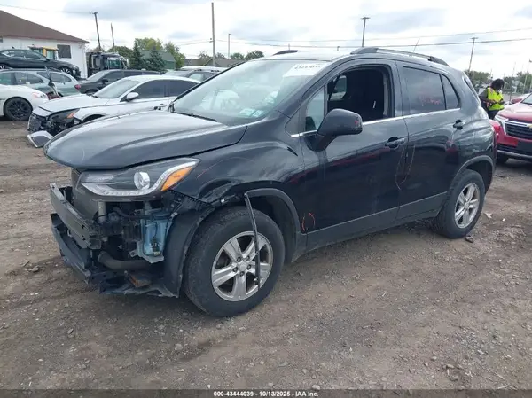3GNCJPSB8HL279110 2017 CHEVROLET TRAX - Image 2