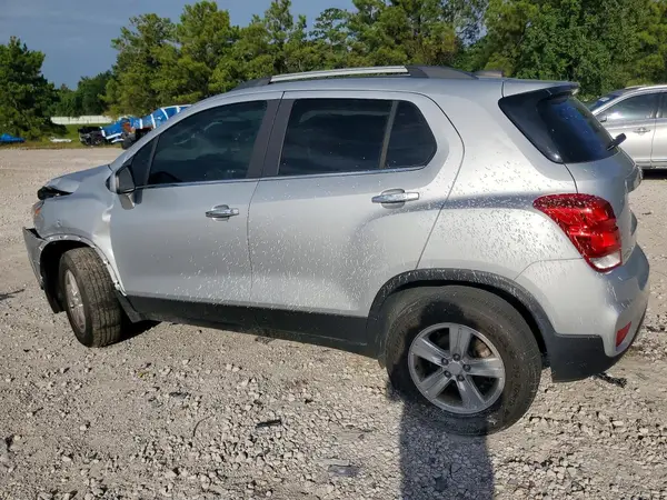 3GNCJPSB8JL181555 2018 CHEVROLET TRAX - Image 2