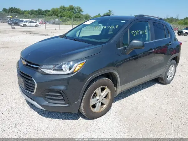 3GNCJPSB8JL202369 2018 CHEVROLET TRAX - Image 2