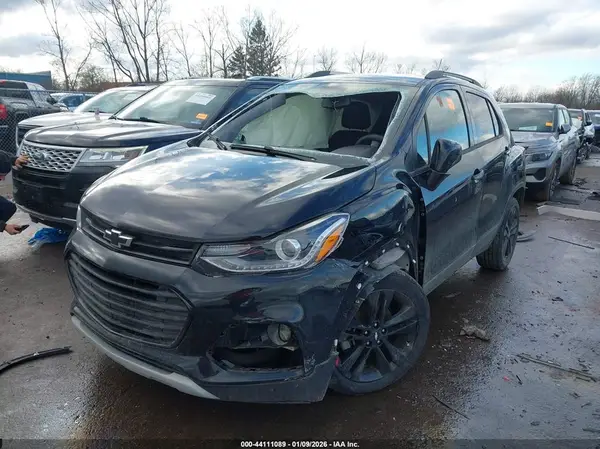3GNCJPSB8JL217504 2018 CHEVROLET TRAX - Image 2