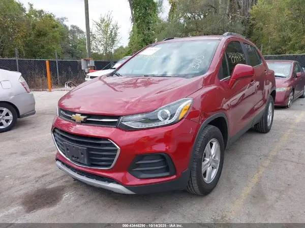 3GNCJPSB8JL229278 2018 CHEVROLET TRAX - Image 2