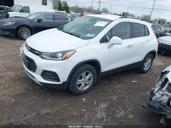 3GNCJPSB8JL243634 2018 CHEVROLET TRAX - Image 2