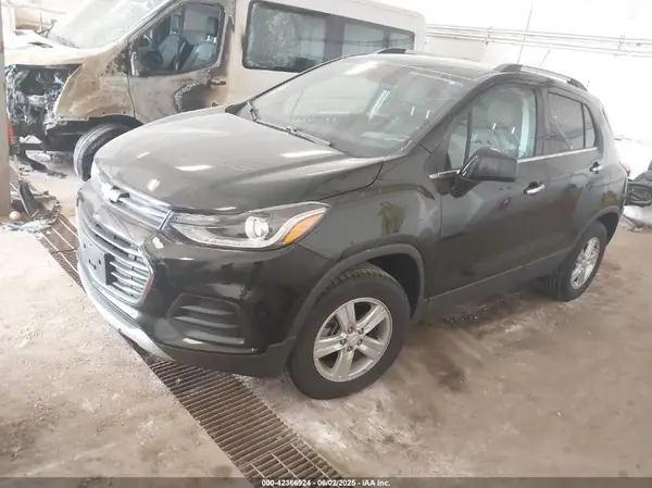 3GNCJPSB8JL278500 2018 CHEVROLET TRAX - Image 2