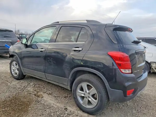 3GNCJPSB8JL325573 2018 CHEVROLET TRAX - Image 2
