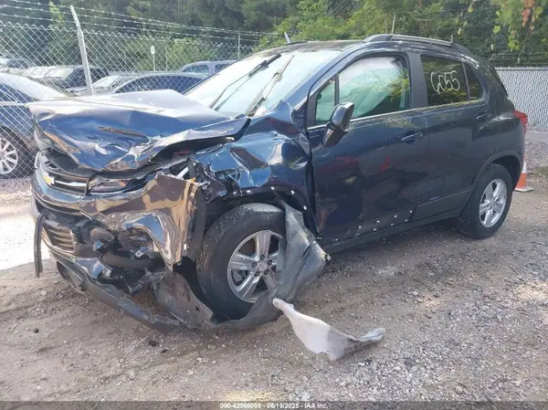 3GNCJPSB8JL393551 2018 CHEVROLET TRAX - Image 2