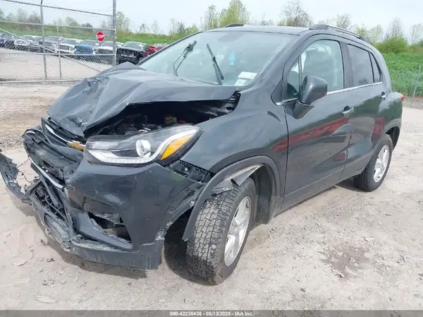3GNCJPSB8JL398152 2018 CHEVROLET TRAX - Image 2
