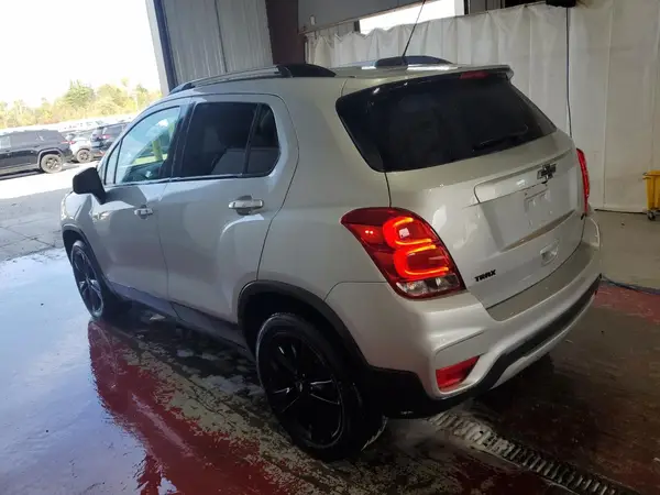 3GNCJPSB8JL418593 2018 CHEVROLET TRAX - Image 2