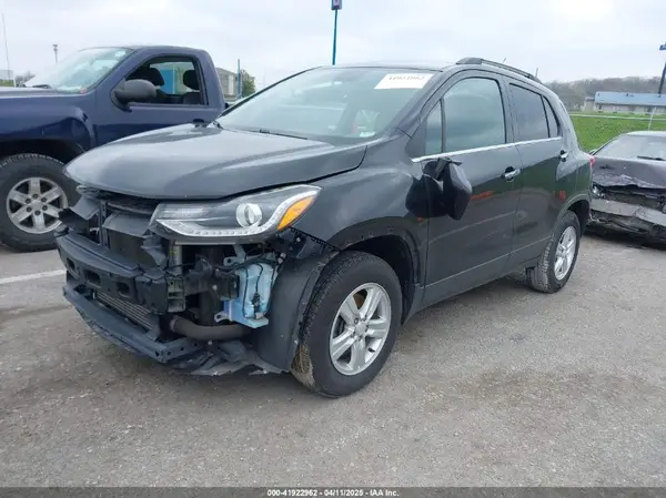 3GNCJPSB8KL182271 2019 CHEVROLET TRAX - Image 2