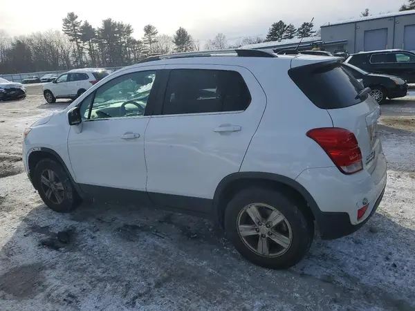 3GNCJPSB8KL196221 2019 CHEVROLET TRAX - Image 2