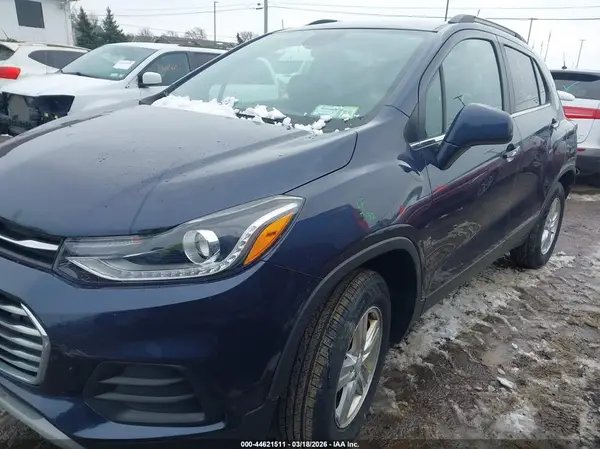 3GNCJPSB8KL229105 2019 CHEVROLET TRAX - Image 2