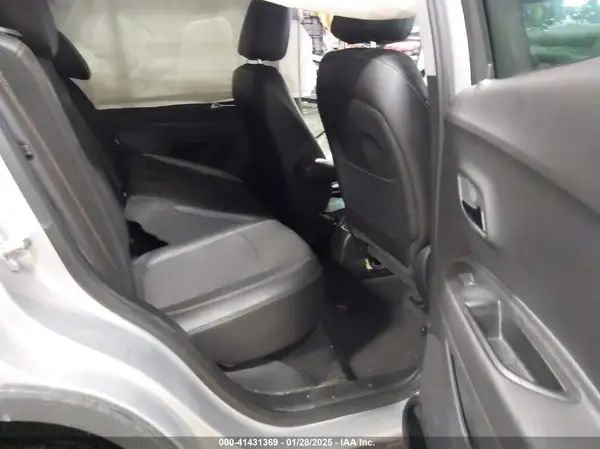 3GNCJPSB8KL294102 2019 CHEVROLET TRAX - Image 8