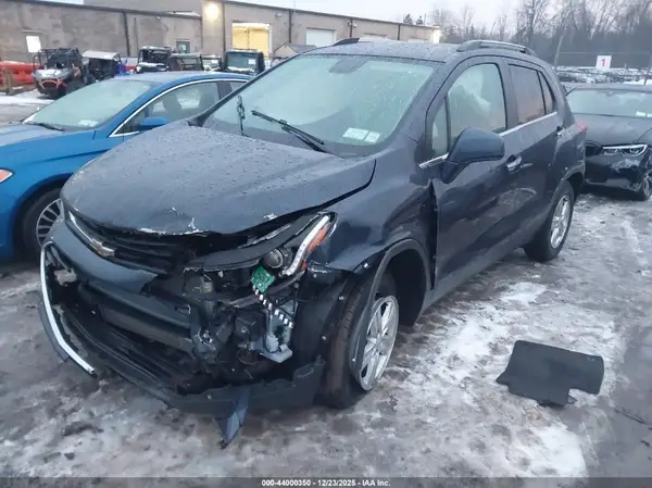 3GNCJPSB8KL321783 2019 CHEVROLET TRAX - Image 2