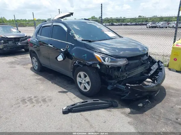 3GNCJPSB8KL335649 2019 CHEVROLET TRAX - Image 1