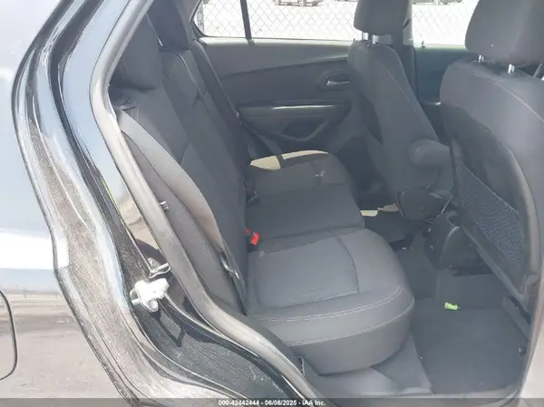 3GNCJPSB8KL335649 2019 CHEVROLET TRAX - Image 8