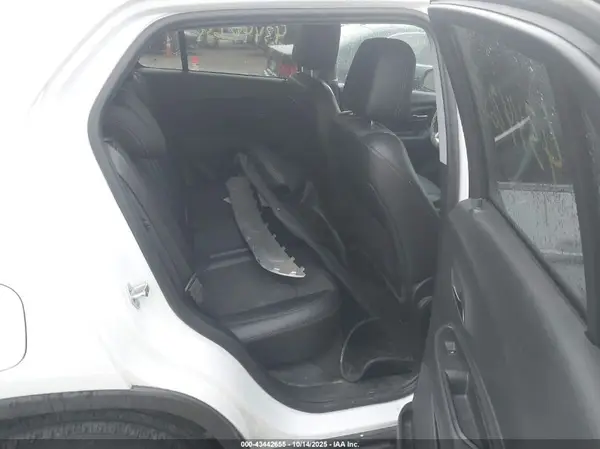 3GNCJPSB8KL405084 2019 CHEVROLET TRAX - Image 8