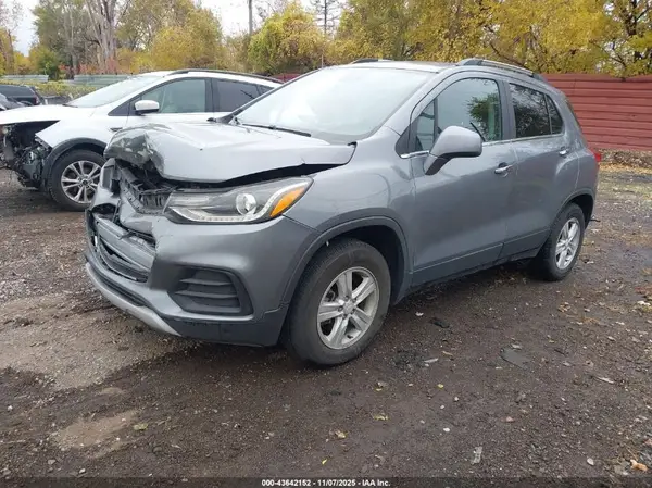 3GNCJPSB8LL147215 2020 CHEVROLET TRAX - Image 2
