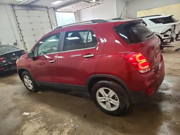 3GNCJPSB8LL250375 2020 CHEVROLET TRAX - Image 2