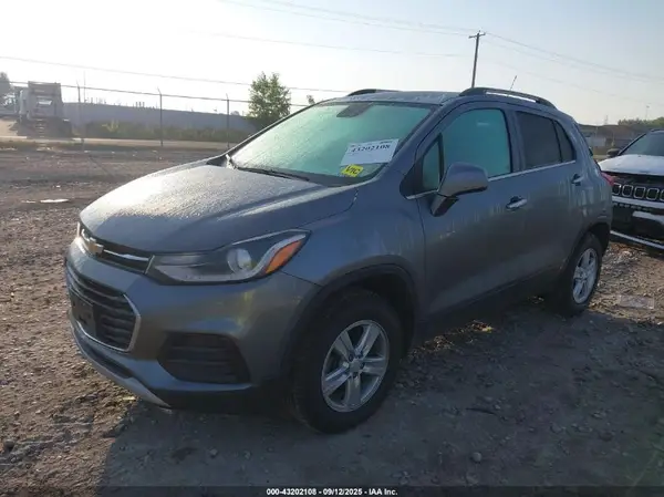 3GNCJPSB8LL260131 2020 CHEVROLET TRAX - Image 2