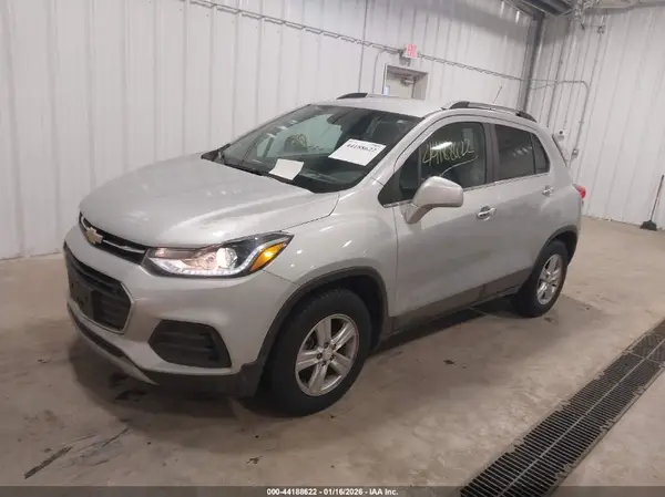 3GNCJPSB8LL303463 2020 CHEVROLET TRAX - Image 2