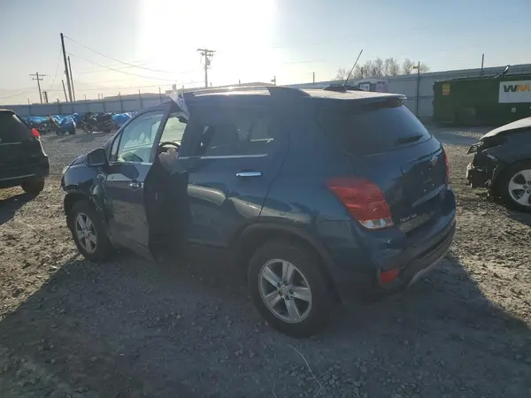 3GNCJPSB8LL319713 2020 CHEVROLET TRAX - Image 2