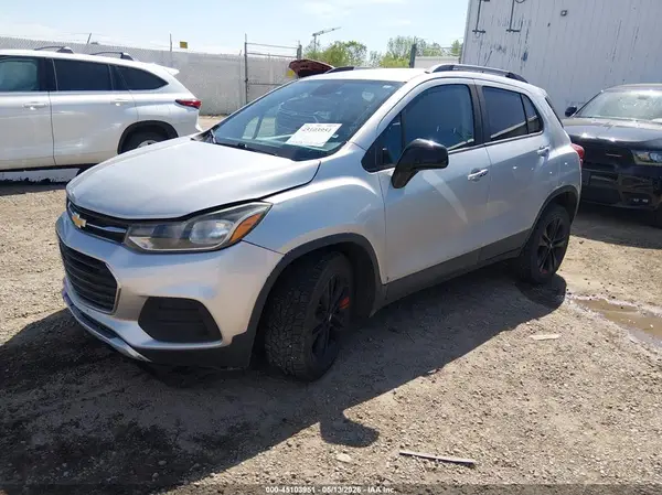 3GNCJPSB9JL209105 2018 CHEVROLET TRAX - Image 2